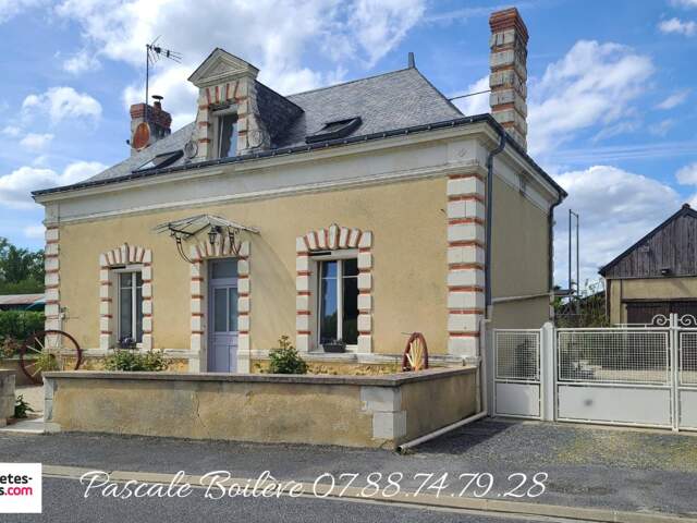 Belle maison de bourg entièrement rénovée avec terrain arboré - Courléon (49390) — photo du bien