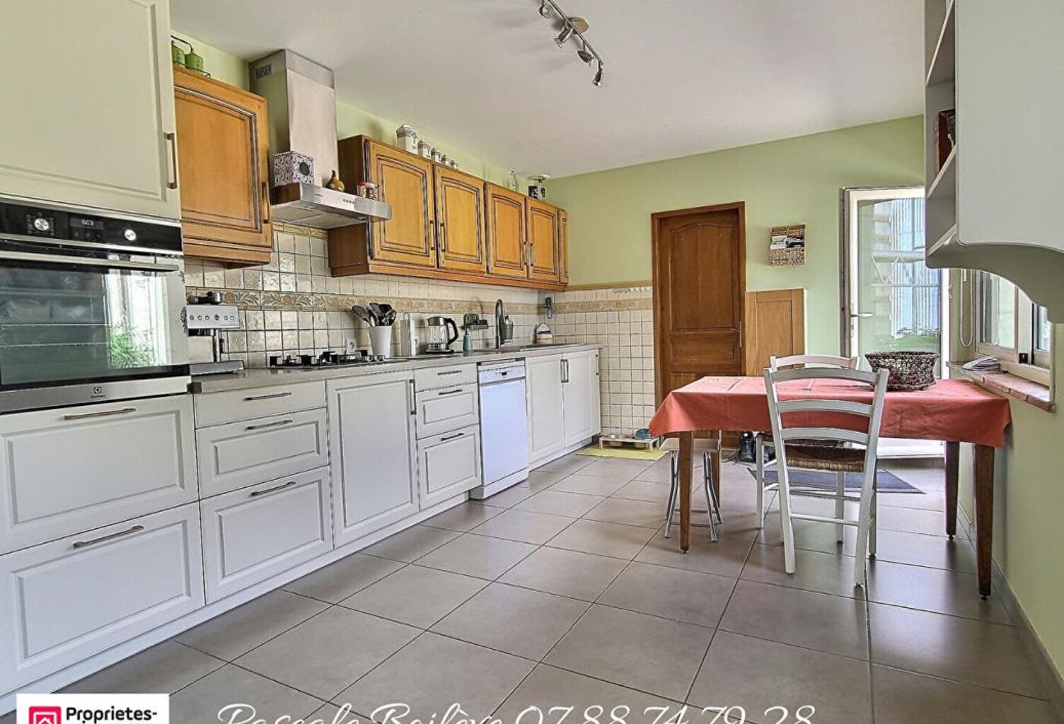 Belle maison de bourg entièrement rénovée avec terrain arboré - Courléon (49390) — photo 1