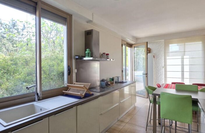 LE BOUSCAT - Maison familiale 4 chambres avec jardin, piscine chauffée et garage — photo 5