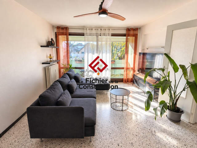 T5 de 101 m² avec balcon, stationnement et vue sur jardin — photo du bien