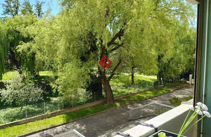 T5 de 101 m² avec balcon, stationnement et vue sur jardin — photo 2
