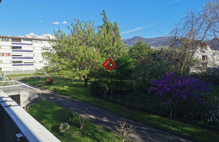 T5 de 101 m² avec balcon, stationnement et vue sur jardin — photo 3