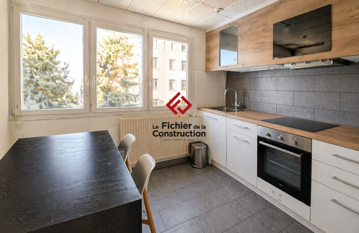 T5 de 101 m² avec balcon, stationnement et vue sur jardin — photo 4