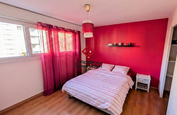 T5 de 101 m² avec balcon, stationnement et vue sur jardin — photo 5
