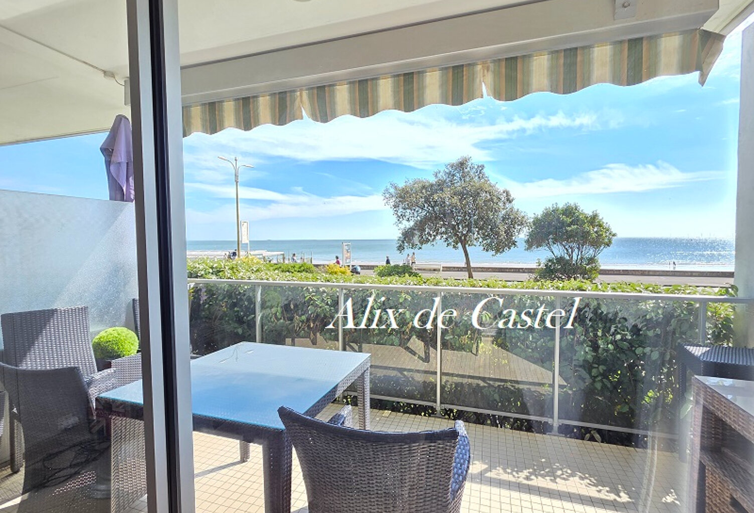 LA BAULE (44 500) Face mer, appartement 51 m² avec parking — photo 1