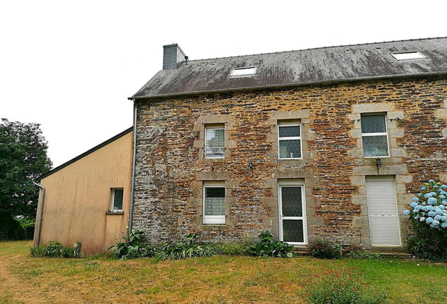 Maison en pierre rénovée avec jardin et verger Loyat  107 m2 — photo 1