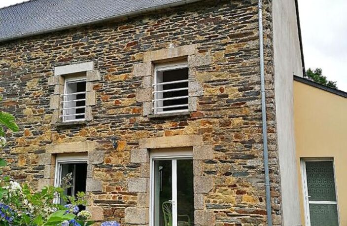 Maison en pierre rénovée avec jardin et verger Loyat  107 m2 — photo 2