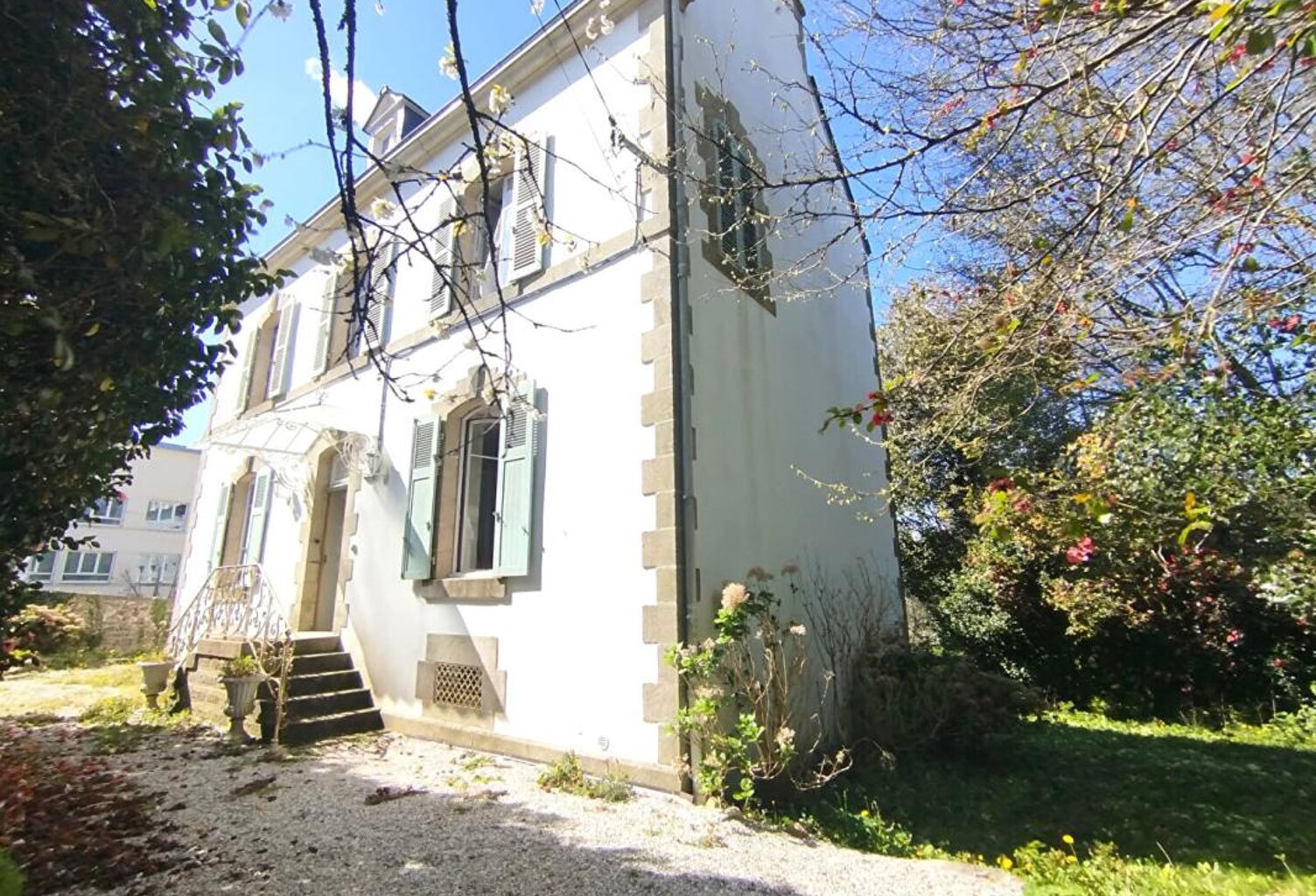 Maison de maître centre bourg avec terrains constructibles — photo 1