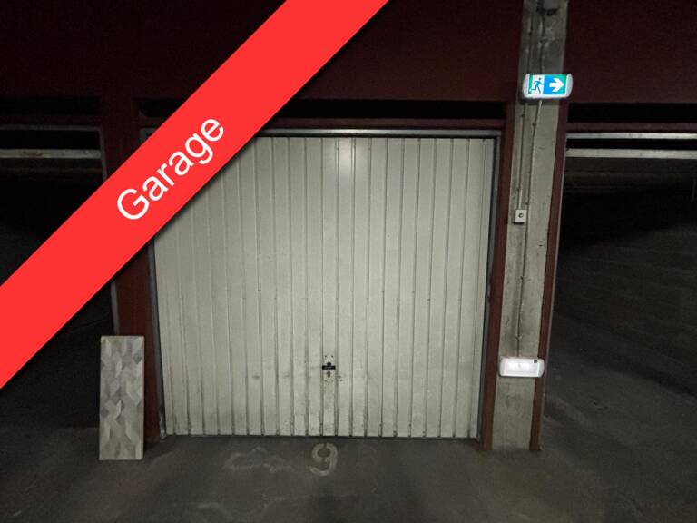 Garage   — photo 1