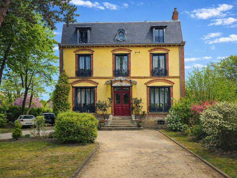 DEMEURE D'EXCEPTION * QUARTIER PRISÉ DE LA CHASSE * — photo 1