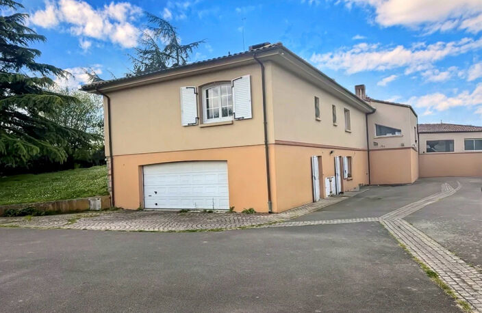 Maison avec piscine couverte, terrain de 2 hectares, centre — photo 2