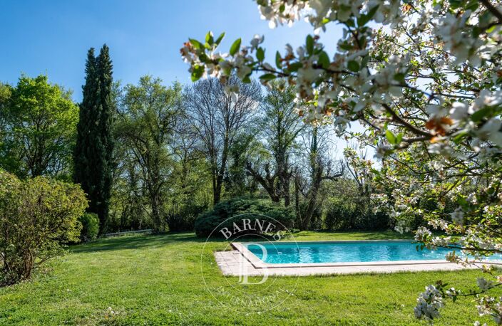 BAGNOLS - Maison d'environ 260 m² avec jardin et forêt d'1,7 hectare - Carport - 5 chambres - Piscine — photo 4