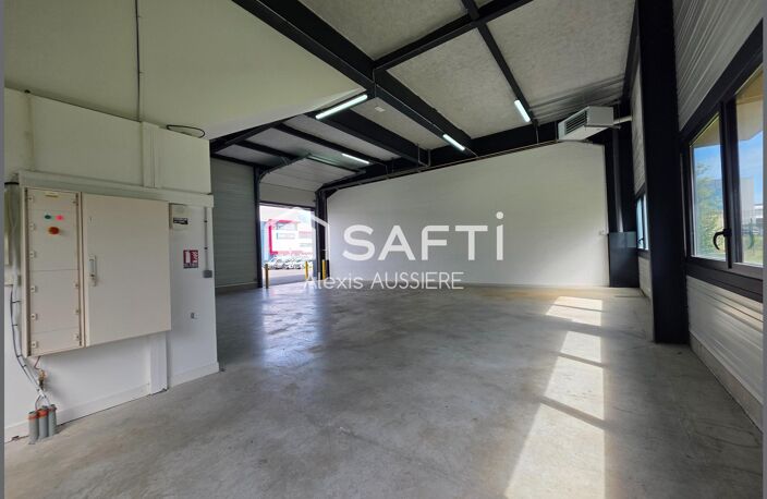 ENTREPOT ET BUREAU DE 262 M2 — photo 3