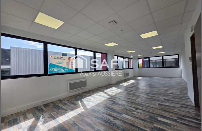 ENTREPOT ET BUREAU DE 262 M2 — photo 4