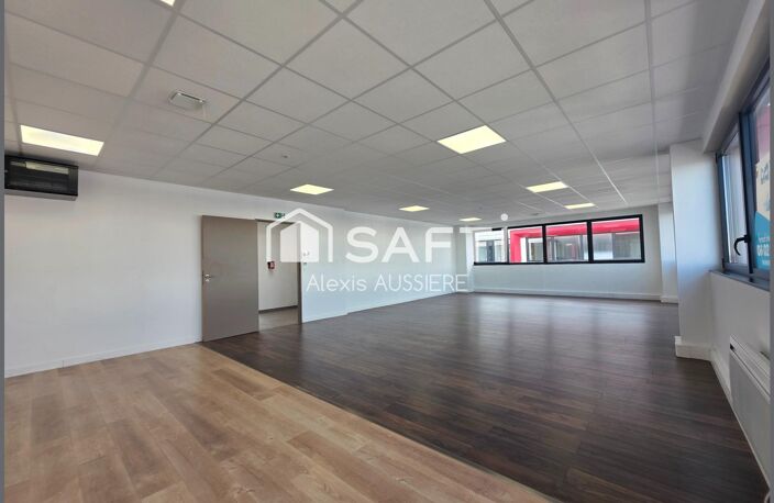 ENTREPOT ET BUREAU DE 262 M2 — photo 5