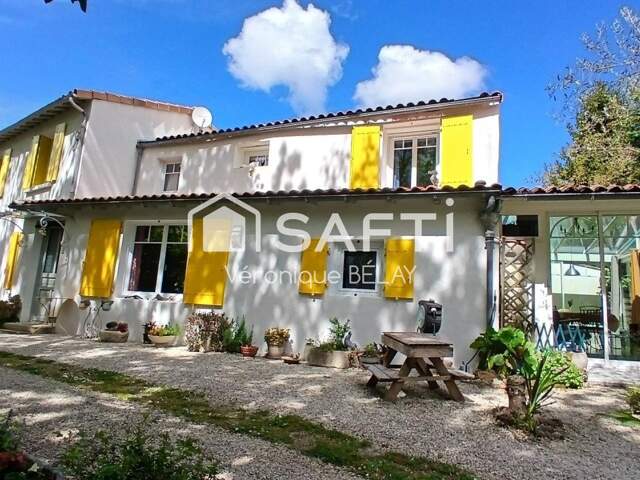 Magnifique maison en pierre sur la commune St Romain de Benet — photo du bien