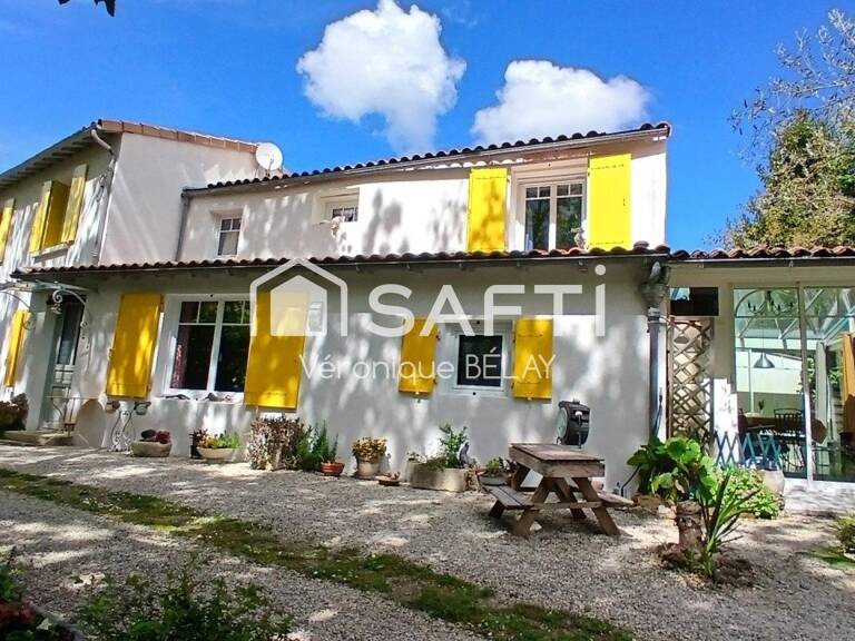 Magnifique maison en pierre sur la commune St Romain de Benet — photo 1