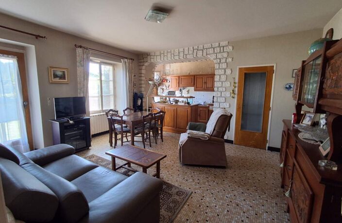 Vente maison 5 pièces 109 m² Céré-la-Ronde (37460) — photo 2