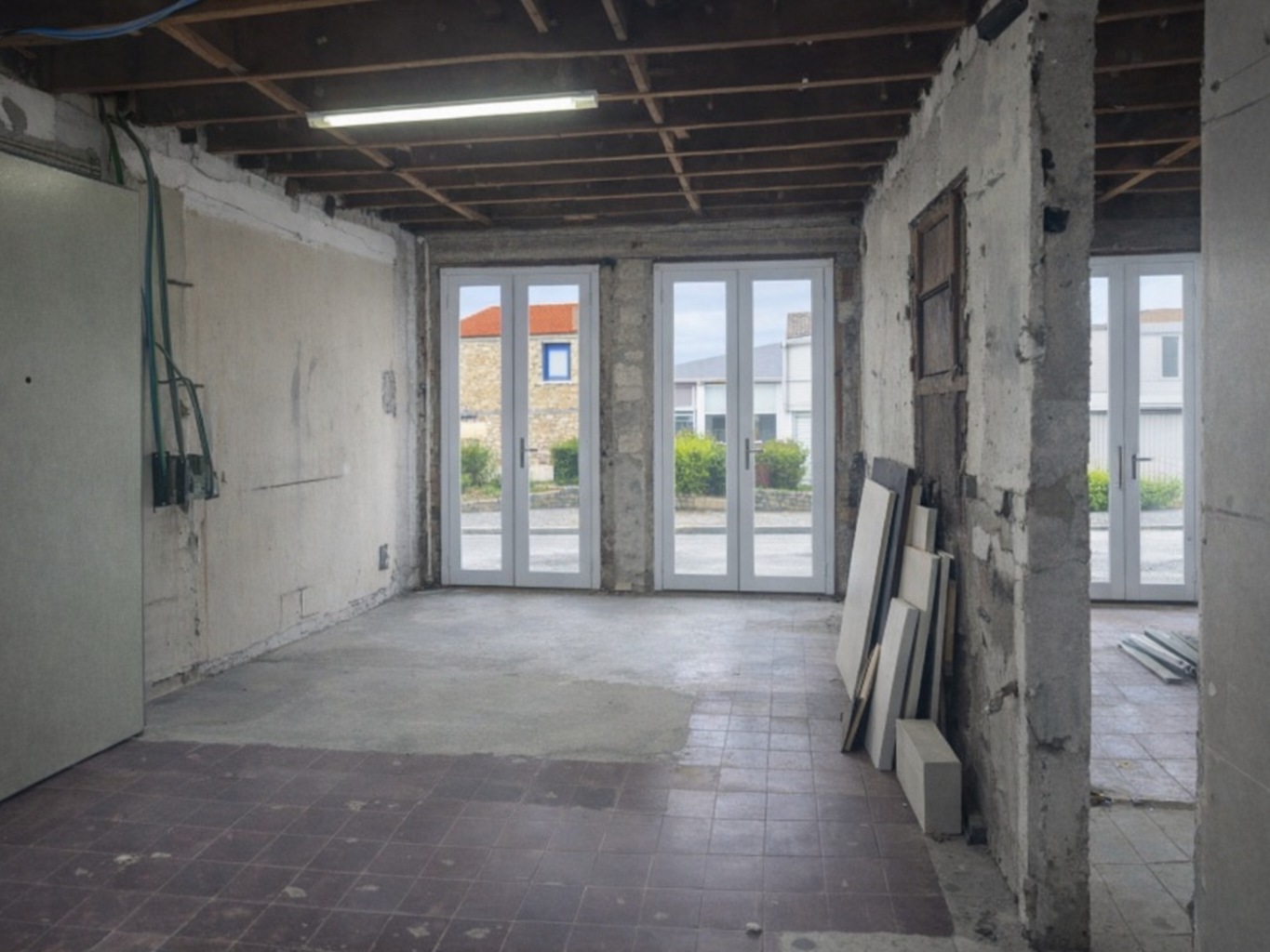 Appartement 2 pièces entièrement réhabilité avec un grand balcon (10 m²). Possibilité de parking.