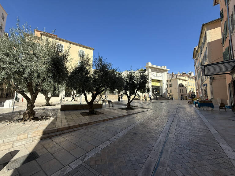 TOULON AU COURS DE LA VILLE HISTORIQUE - APPARTEMENT EN COUR — photo 1