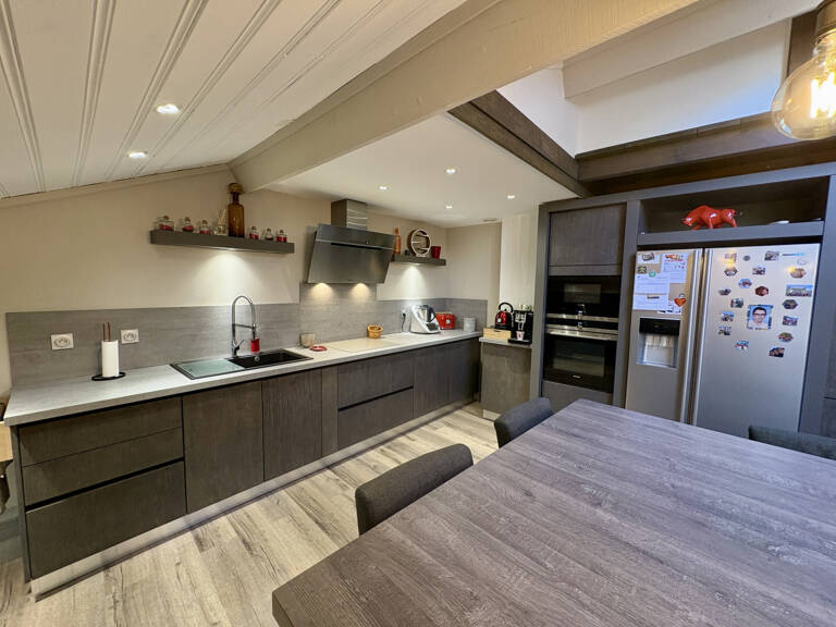 Saint-Genis-Laval hypercentre : spacieux appartement au dern — photo 1