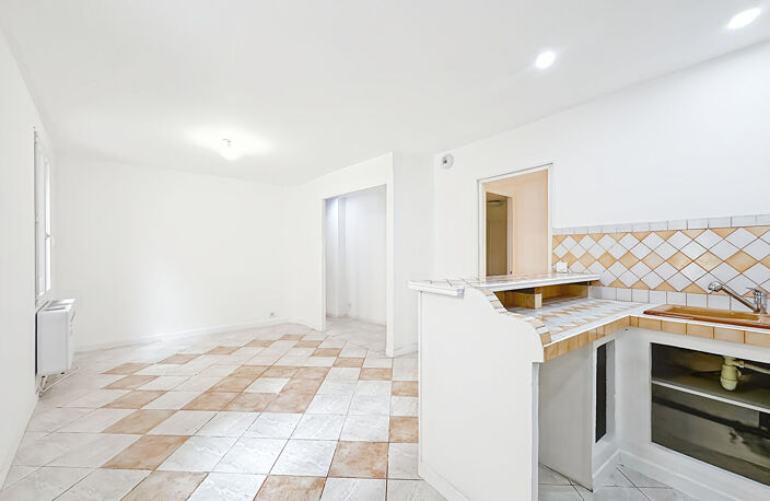 À vendre : Appartement 2 pièces entièrement rénové, au coeur d'Aubagne 13400 — photo 2