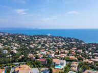 A VENDRE VILLA VUE MER PANORAMIQUE DE 220M2 AUX ISSAMBRES  AVEC GARAGE ET PISCINE — photo 2