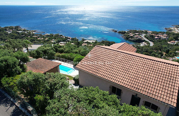 A VENDRE VILLA 'BEAUMONT' 4 CHAMBRES 2 APPARTEMENTS PISCINE PARKINGS AUX ISSAMBRES — photo 2