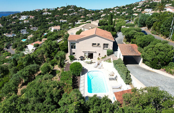 A VENDRE VILLA 'BEAUMONT' 4 CHAMBRES 2 APPARTEMENTS PISCINE PARKINGS AUX ISSAMBRES — photo 3