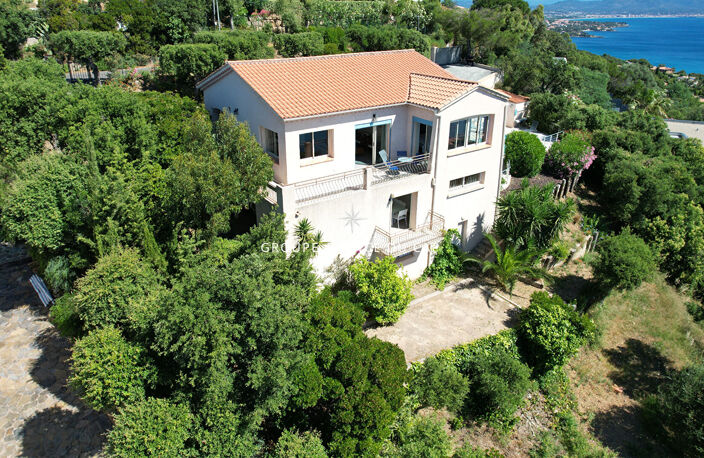 A VENDRE VILLA 'BEAUMONT' 4 CHAMBRES 2 APPARTEMENTS PISCINE PARKINGS AUX ISSAMBRES — photo 4