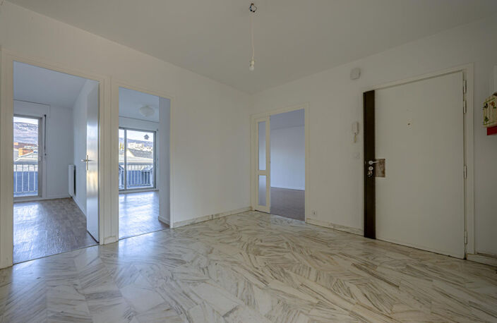 Appartement 4 pièces à vendre - Centre-ville de Chambéry — photo 2