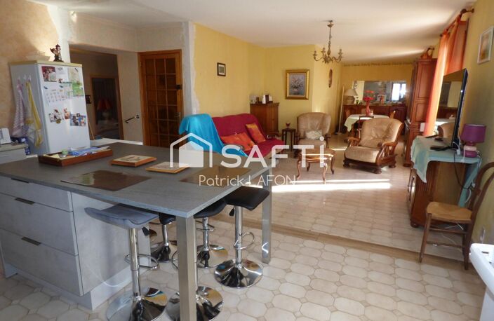 Une maison, un appartement, deux garages et un jardin. — photo 4