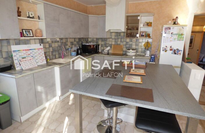 Une maison, un appartement, deux garages et un jardin. — photo 5