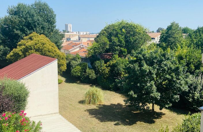 BARRIERE DU MEDOC / T3 TRAVERSANT 85m2 LUMINEUX RENOVE, BELLES PRESTATIONS / RESIDENCE VERDOYANTE / CAVE ET PARKING EN SOUS SOL ! — photo 2