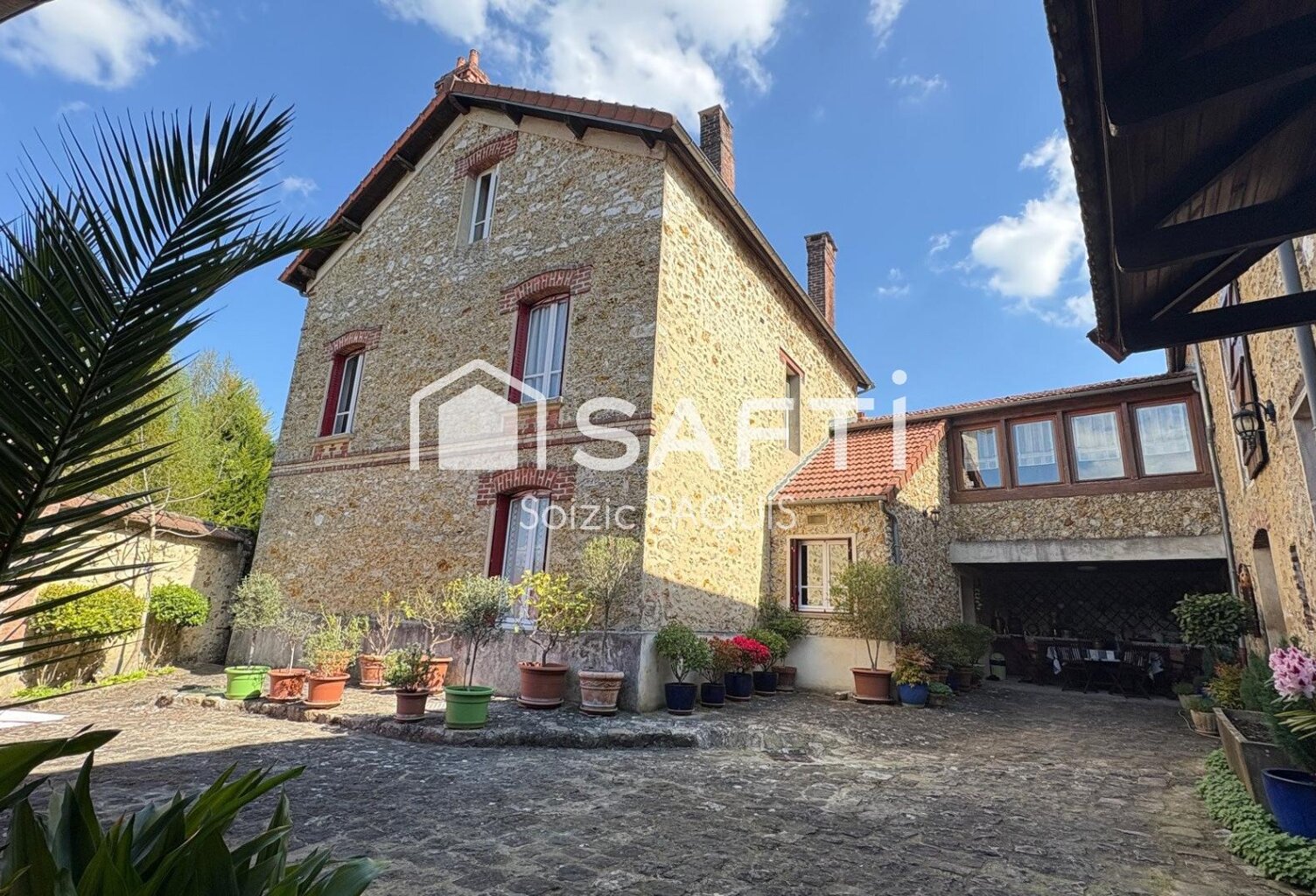 Maison de caractère en pierre meulière avec des grandes dépendances !! — photo 1