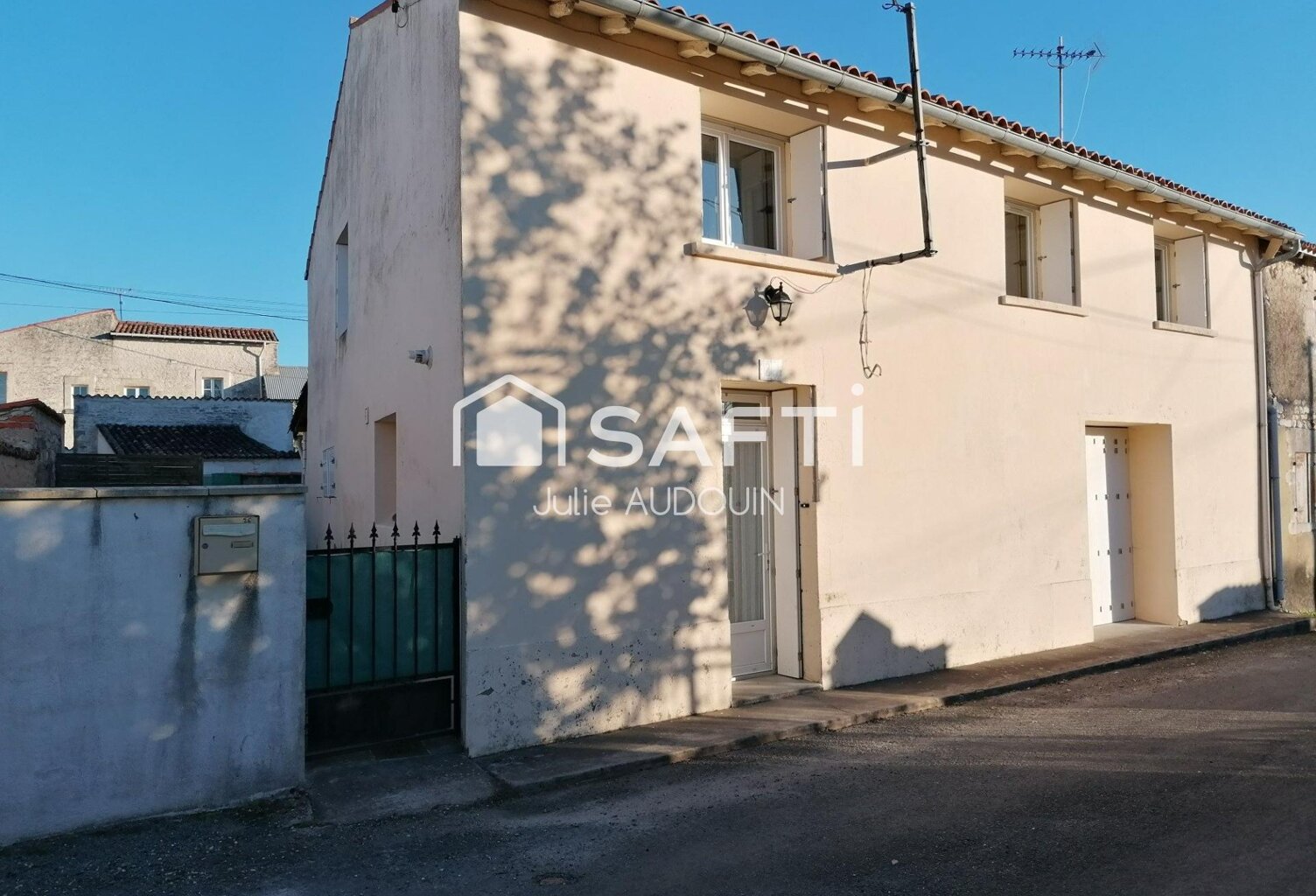 Maison de 136 m² à Saint-Jean-d'Angély — photo 1