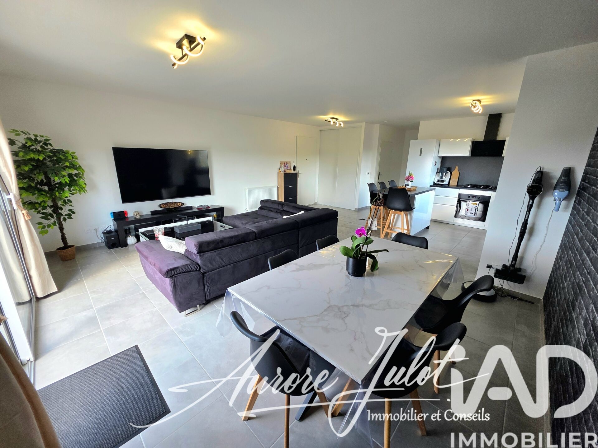 Vente Appartement 4 pièces - Photo 2