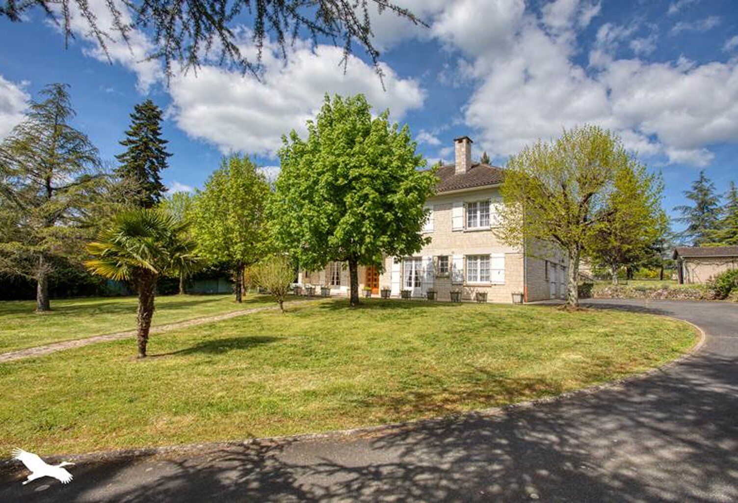Maison en pierre de 7 pièces principales — photo 1