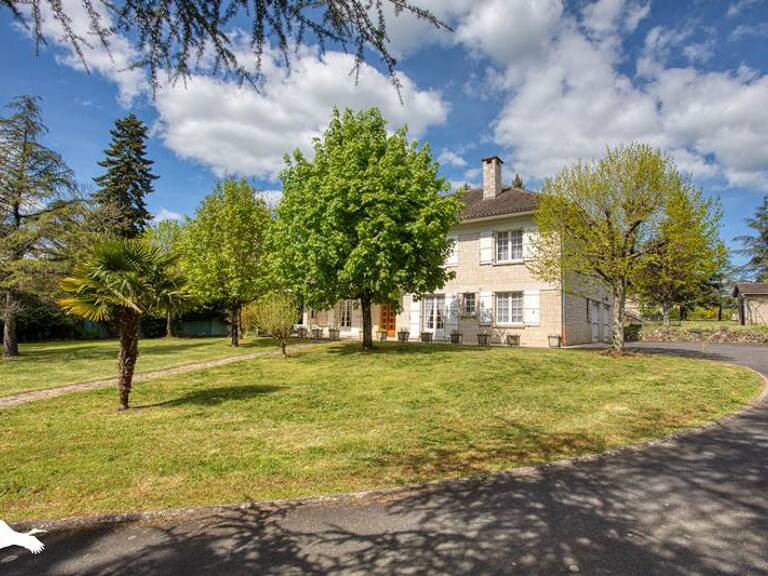 Maison en pierre de 7 pièces principales — photo 1