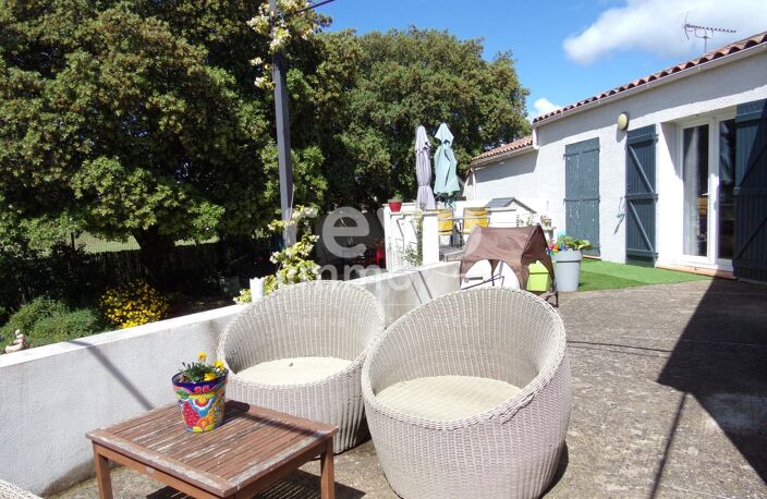 Villa — photo 2