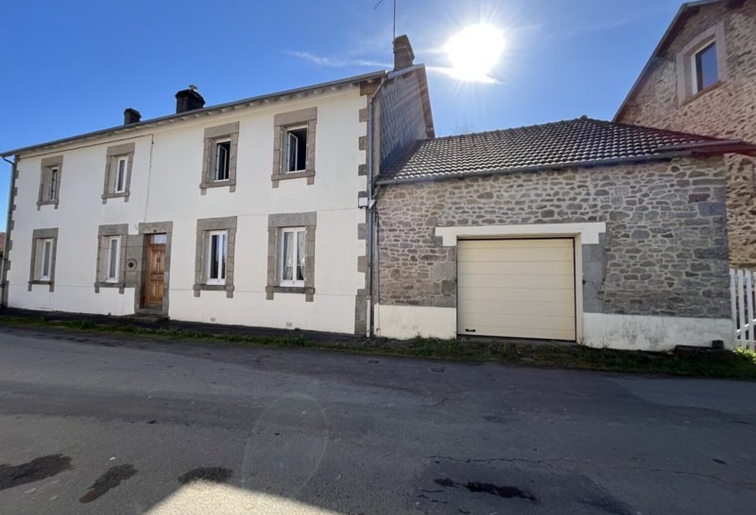 Maison de bourg de 12 pièces principales — photo 1
