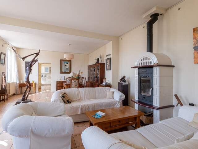 Maison en pierre de 6 pièces principales — photo du bien