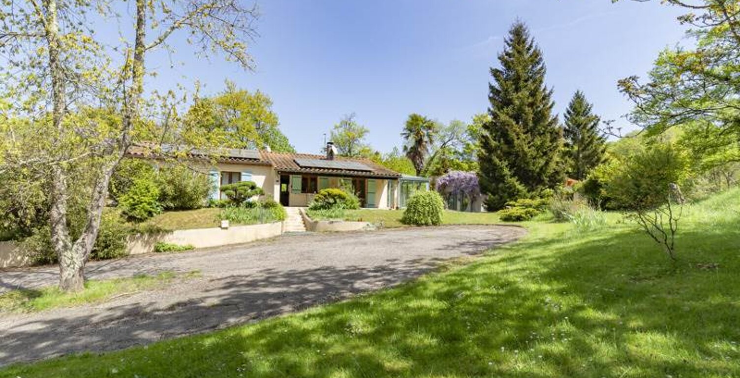 Villa de 8 pièces principales — photo 1