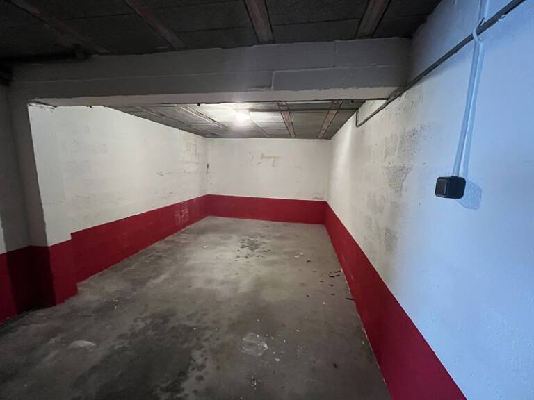 Garage   — photo 1