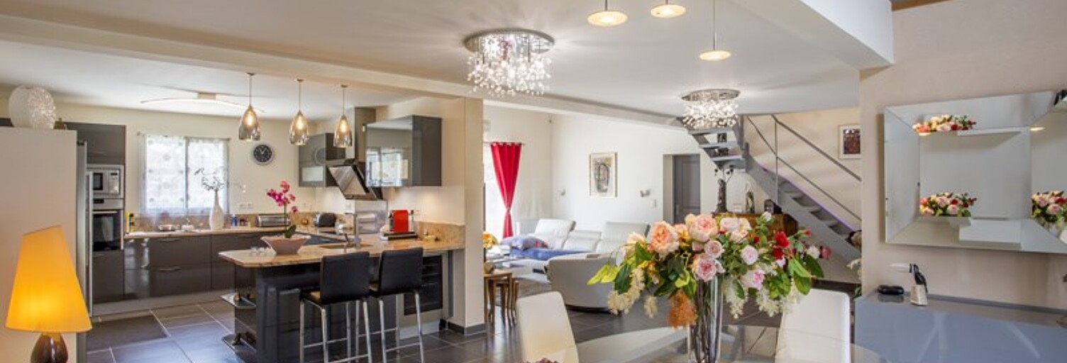 Maison 5 Pièces 180 m² à vendre à Longèves (17230)