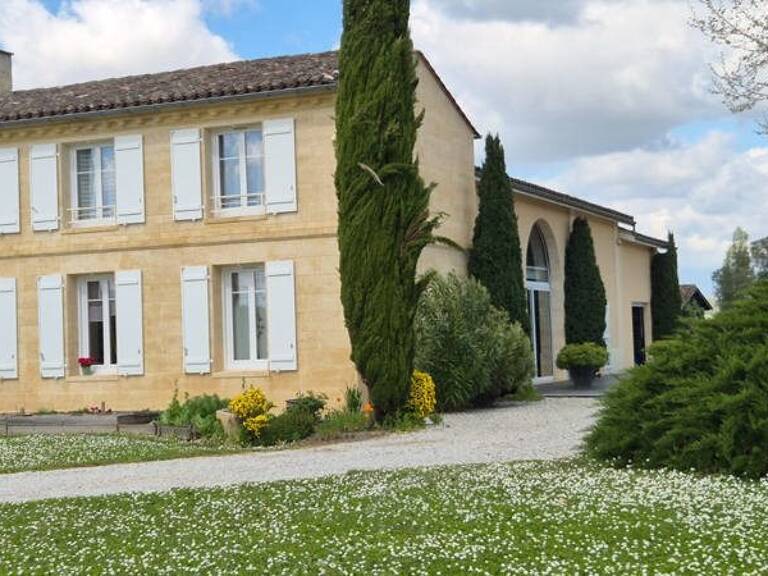 Maison en pierre de 8 pièces principales — photo 1