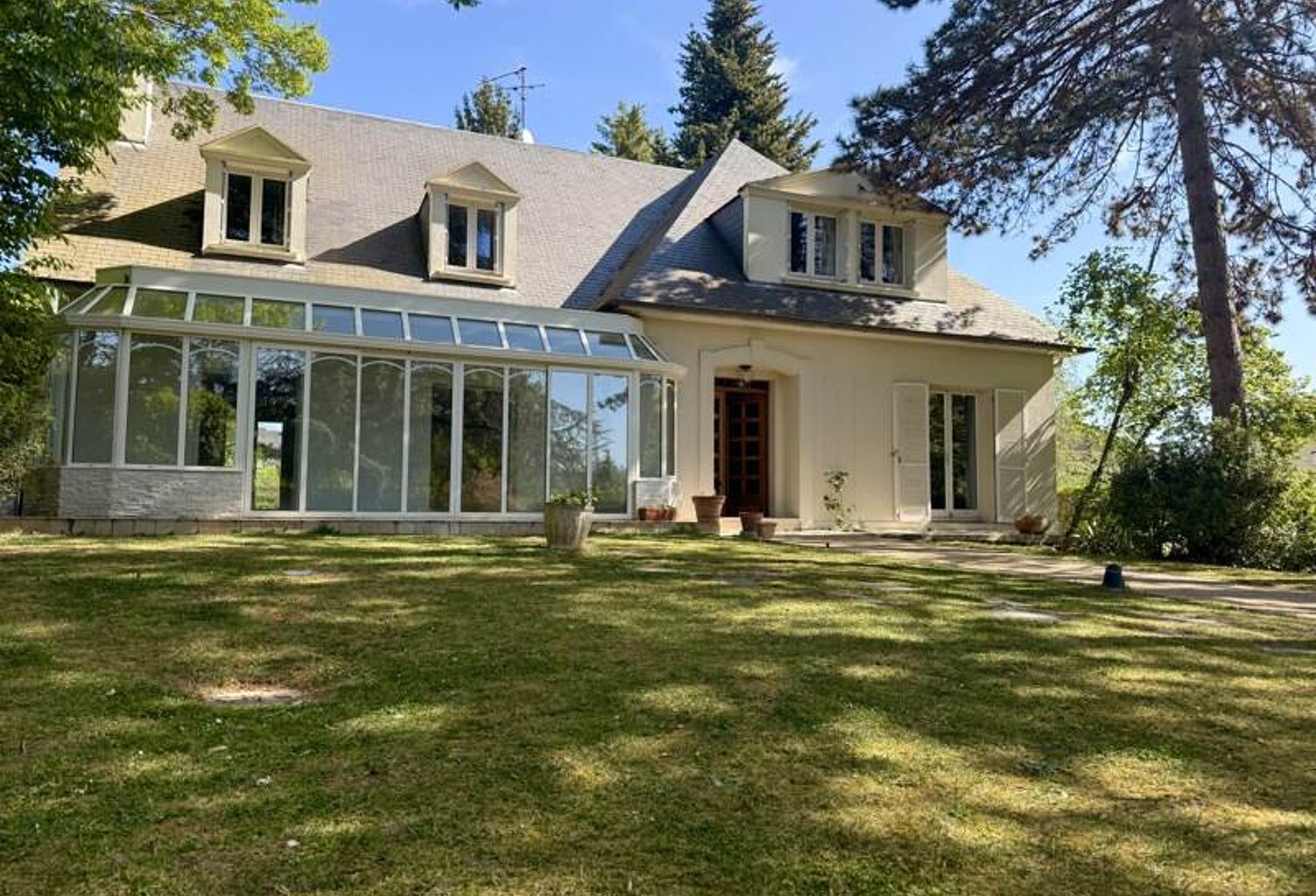 Villa de 11 pièces principales — photo 1