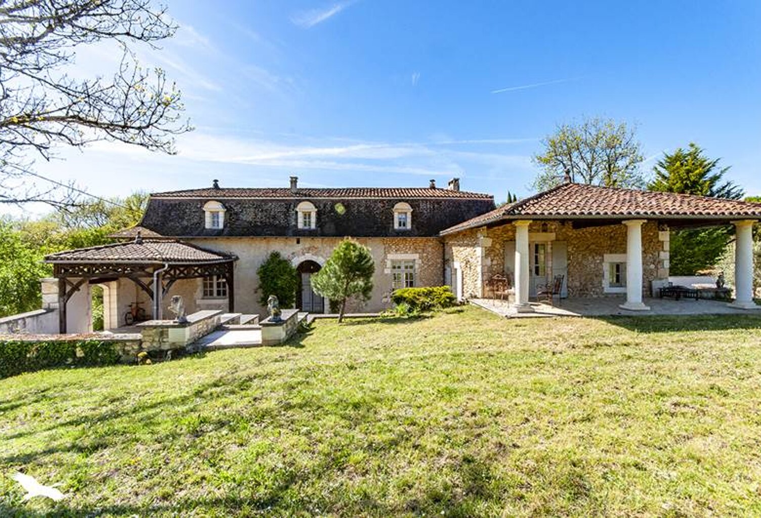 Maison en pierre de 5 pièces principales — photo 1