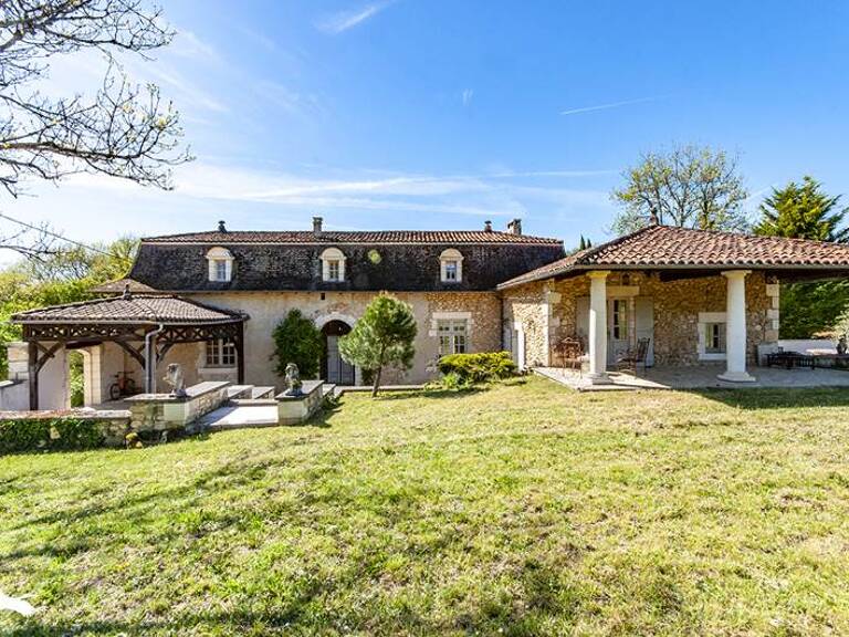 Maison en pierre de 5 pièces principales — photo 1