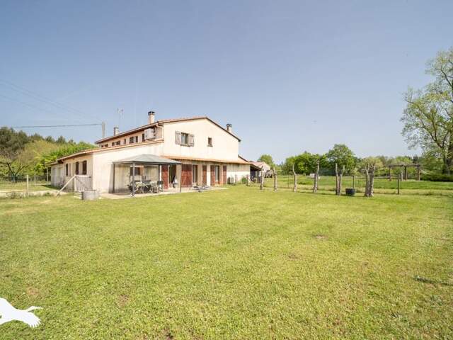 Maison 10 pièces 309 m² à Montendre — photo du bien